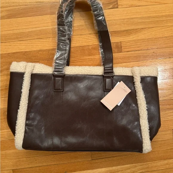 Faux Shearling Trimmed Vegan Leather Tote Bag - Picture 4 of 7